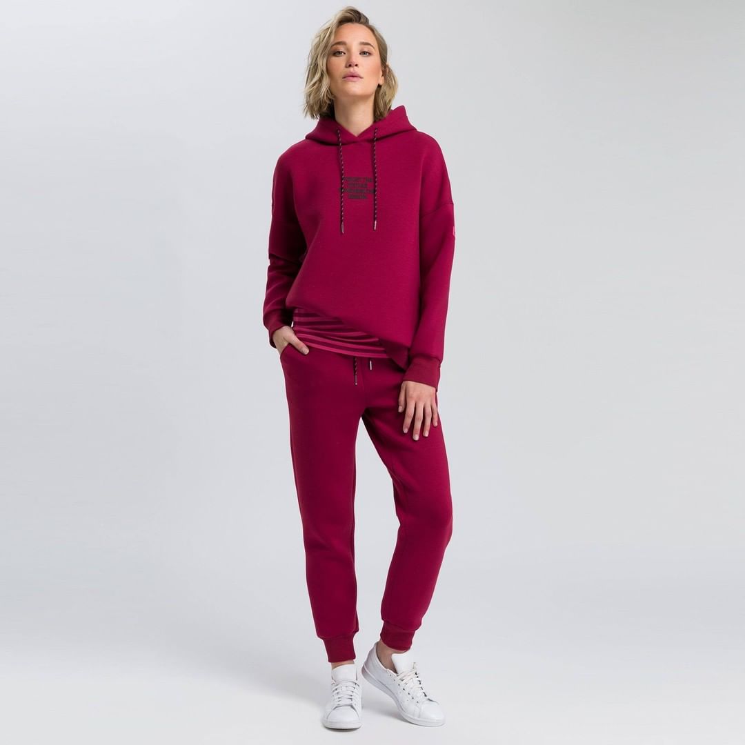 Marc Aurel - Your daily dose of cosyness! Our new lovely sweatshirt in vino tinto. 
.
.
#marcaurelfashion #marcaurel #newcollectio #newseason #prettyinpink #fashionista #fashionstatement #outfit #casu...