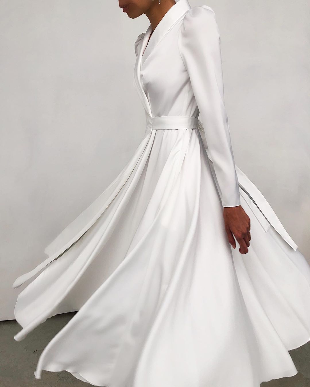 LN-family.com - Back in stock
Одна из самых популярных моделей платьев LN Family - платье на запахе из струящейся ткани белого цвета снова доступно к покупке.
Больше фото на официальном сайте www.LN-f...