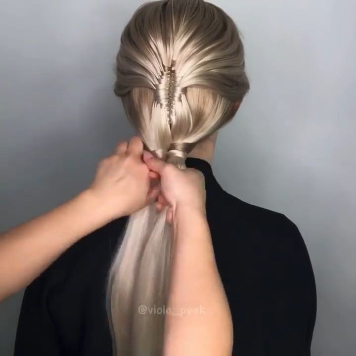 Eugène Perma Professionnel - Besoin d'une idée coiffure chic et originale ? Tentez de réaliser cette queue de cheval basse. Quelques épingles à cheveux invisibles et cette #coiffure n'aura plus de sec...