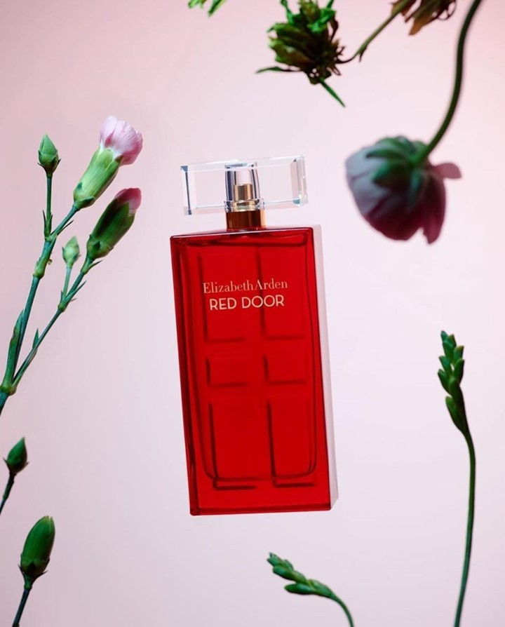 Xpressions Style - Red Door is a sensual floral. Freesia, red roses, honey, and sandalwood set the mood. ⁠
👉 https://bit.ly/35xVUZi⁠
⁠
⁠
#fragrance #beauty #scent #perfumes #perfumelover #onlineshoppi...