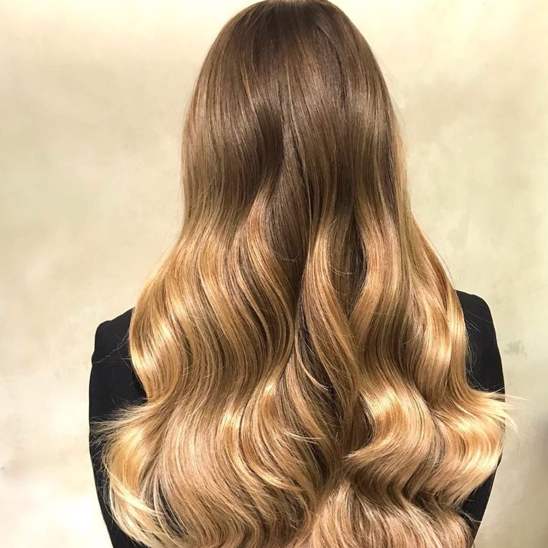 Schwarzkopf Professional - Talk about luminous! 😍

*Formula* 👉 @colourbygemma#IGORAROYAL 9-1 + 9%, blending into 10-21 + 12%, and 10-1 + 9% blending into IGORA #VarioBlond Plus Powder Lightener + 1.9%...