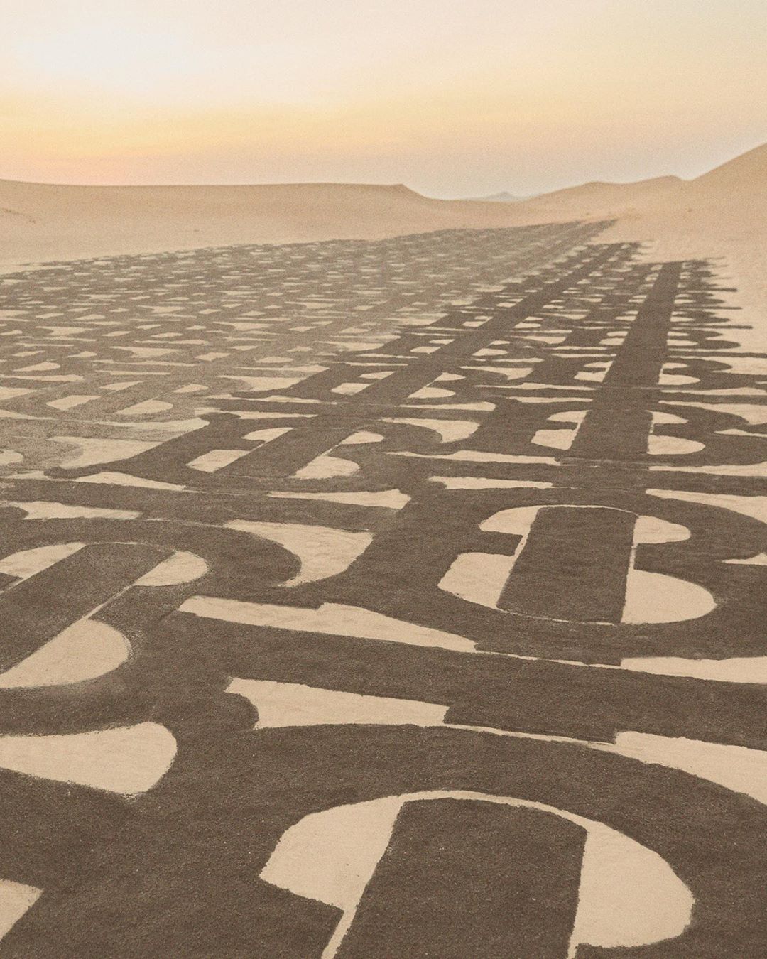 Burberry - In the dunes
.
Dubai’s desert landscape plays host to our latest #TBSummerMonogram campaign, featuring unique textural sand inscriptions
.
#Burberry