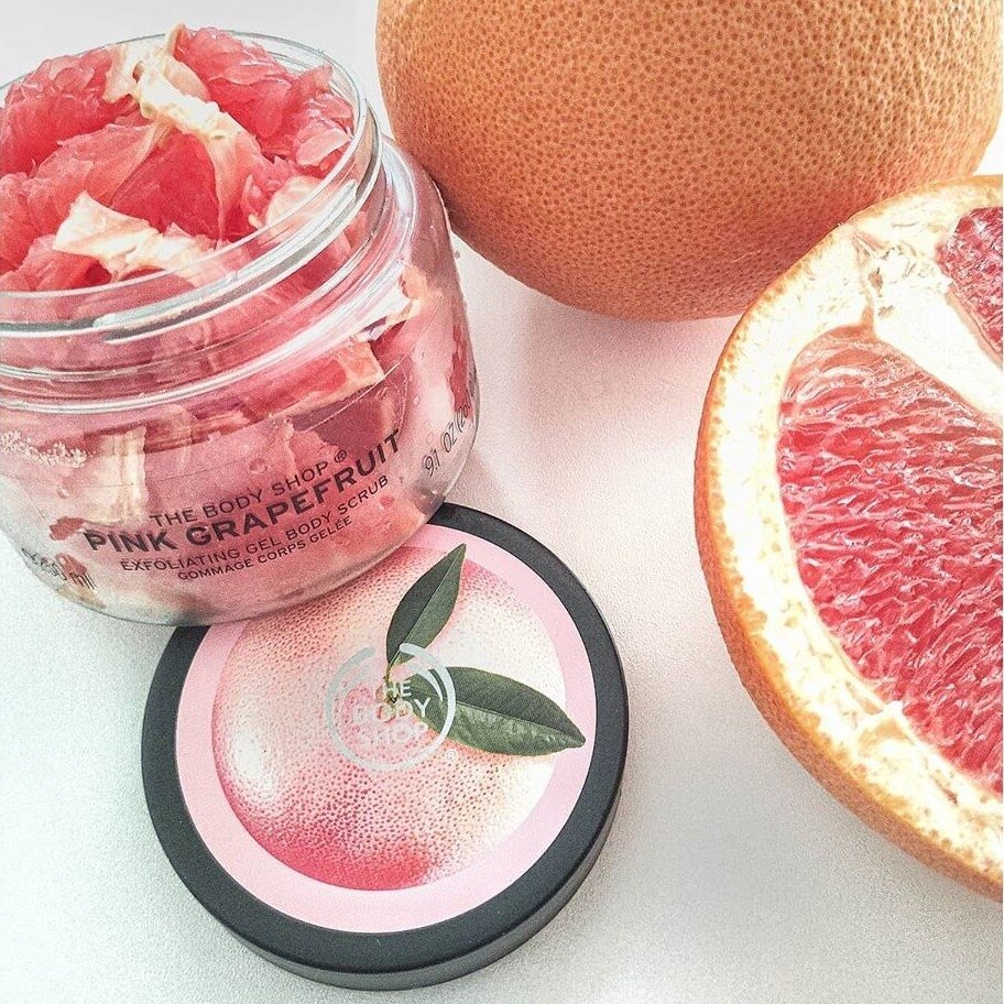 The Body Shop - Любителям цитрусовых посвящается🍊😉 Заряжайтесь бодростью и свежестью с нашим скрабом для тела «Розовый грейпфрут», благодарим за позитивный отзыв @ritakollins💚👇
⠀⠀⠀⠀⠀⠀⠀⠀⠀
#Repost @rita...