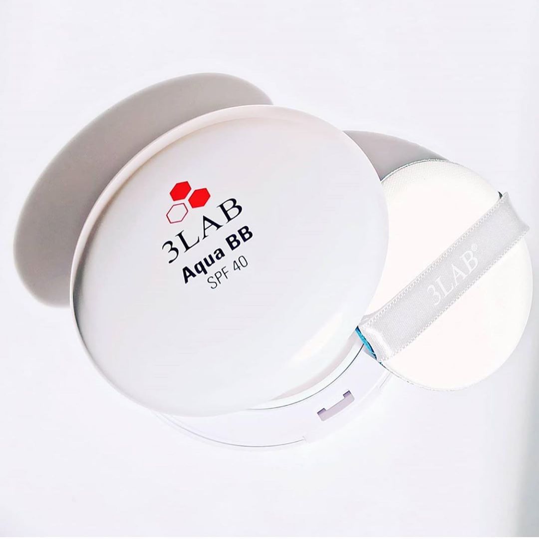 3LAB - The Aqua BB Cream is conveniently designed for easy application, working to intensely hydrate and condition the skin. 

While adding lightweight, yet colour-correcting coverage, the Aqua BB wil...