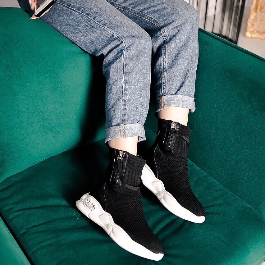 ОБУВЬ И АКСЕССУАРЫ - Кроссовки-носки с чем носить?🤔
⠀
Этот тренд пришел к нам от Кристобаля Баленсиаги, модельера известного бренда Balenciaga. Такой вид обуви называют также снокерами, носками на под...