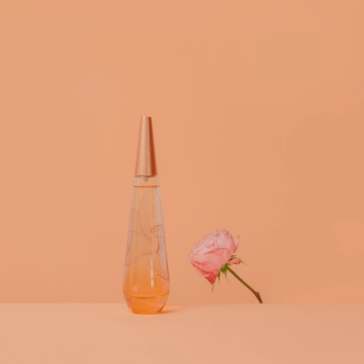 Issey Miyake Parfums - It's flower hour. Discover @teresacfreitas artistic interpretation of Nectar d'Issey Première Fleur.
#TimeToBloom #nectardissey #isseymiyakeparfums #movedbynature #fragrance