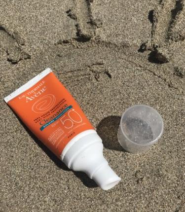 Солнцезащитное средство для лица Avene Cleanance SPF 50 флюид для кожи склонной к акне фото