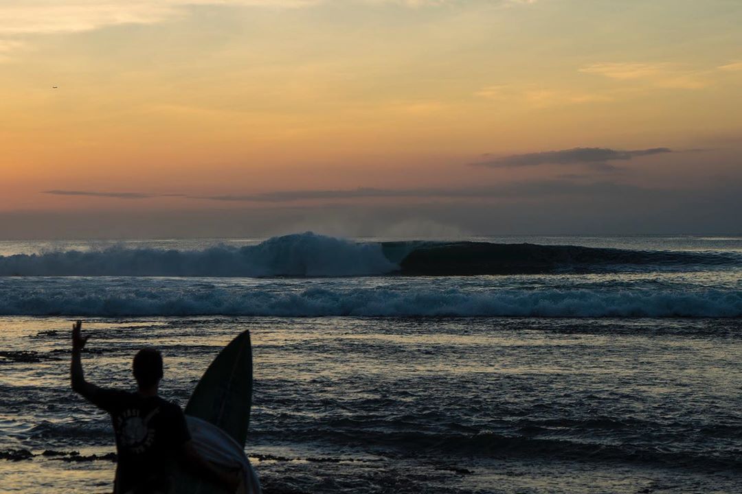 Quiksilver - Rising swell, setting sun. That hand gesture is equal parts frustration and optimism for the early one. 🤘