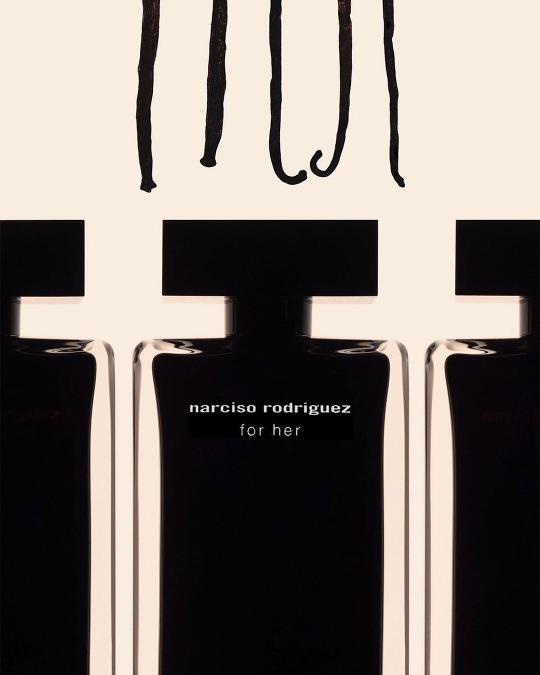 narciso rodriguez - for her: the original heart of musc, delicate florals, soft amber, and a touch of patchouli make for a sublimely sensual scent.
#forher #narcisorodriguezparfums #parfum #fragrance