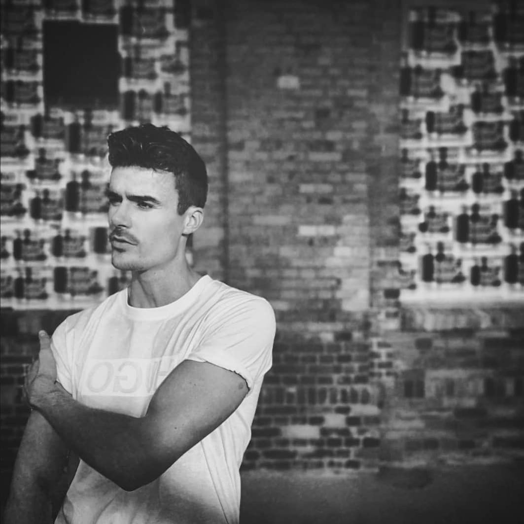 HUGO - #HUGOicons on the move: @_alexanderfrk_ styled in our classic logo tee in white #iamHUGO