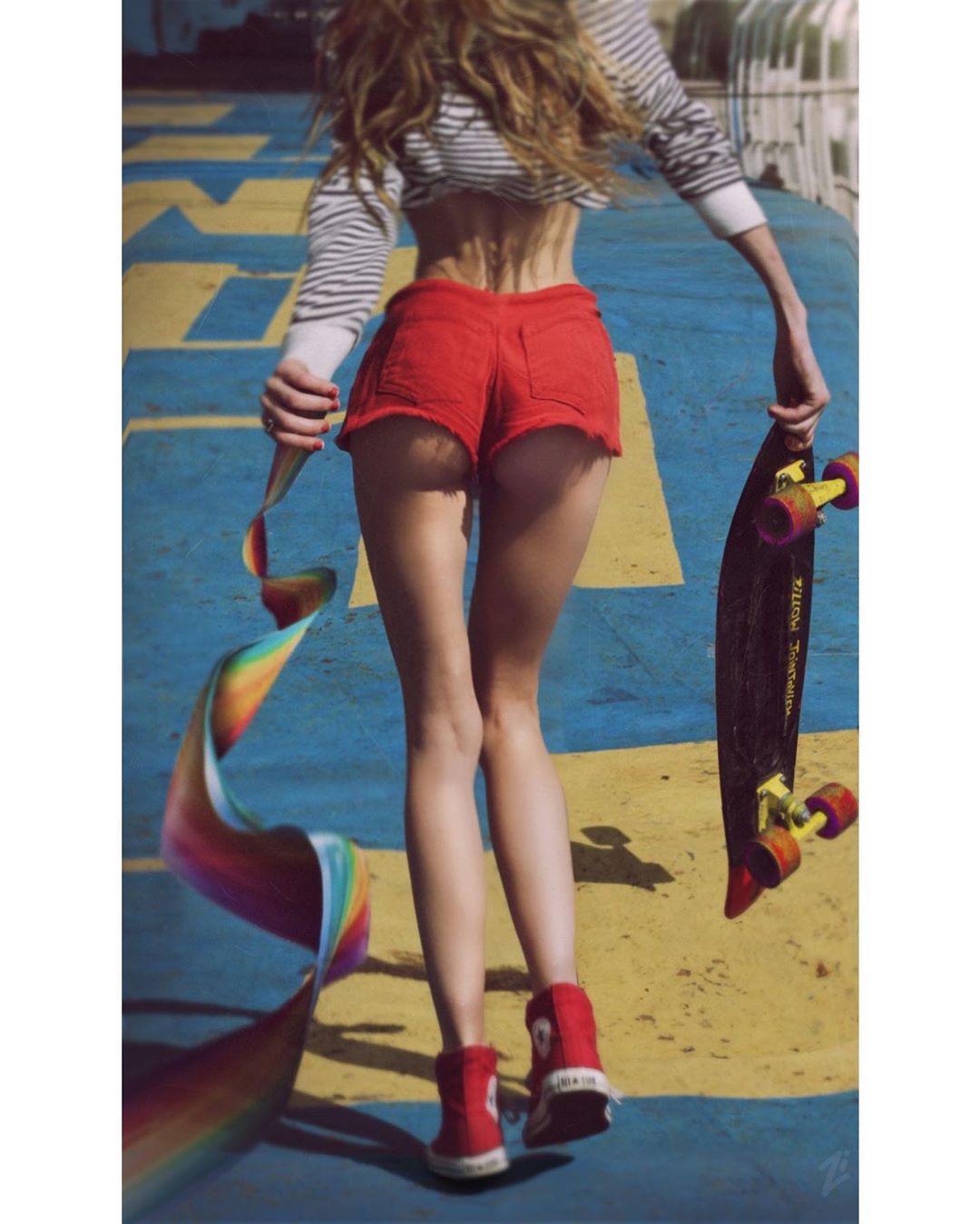  - Я первым делом после карантина ⭐️🤞🏻♥️ #skategirl 
Архивное фото by @zorikistomin 🐾
.
.
Доброе утро ! Прошу не писать,
что я слишком худая ,фотка старая , от 3 месячного сидения дома мои булочки ста...