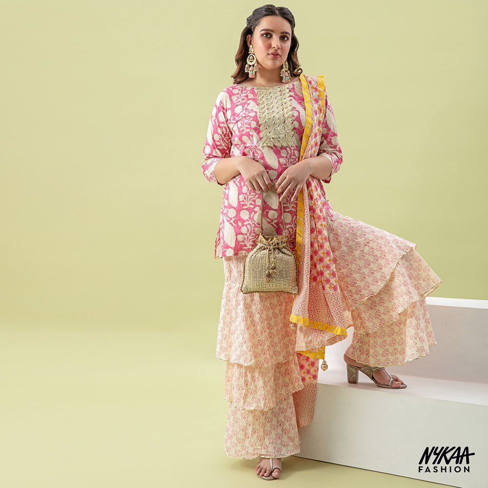 Nykaa Fashion - Shelve solids for now. #CurvyGirlsCan wear prints of every size 🌸 Head to www.nykaafashion.com📍
•
•
Ambraee Pink Golden Sharara With Dupatta & Pant: ₹3,500
Fuschia Beige Embellished Po...