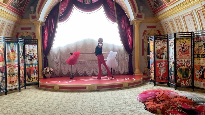 Анастасия Волочкова - Экзерсис выходного дня в домашнем большом театре.🩰🦢💃 #анастасияволочкова #волочкова #балет #россия #я #любовь #радость #цветы #счастье #мы  #солнце #лето #спорт #enjoy #театр #вы...