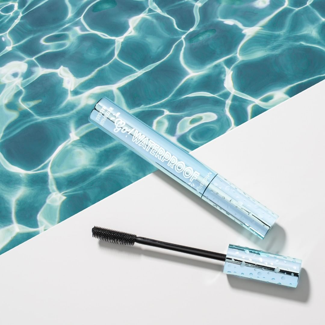 MISSLYN - We couldn't say it better than our mascara does on its packaging: 'Go Waterproof'! 🌊⠀⠀⠀⠀⠀⠀⠀⠀⠀
⠀⠀⠀⠀⠀⠀⠀⠀⠀
#misslyn #misslyncosmetics #popupyourmakeup #summervibes #mascara #waterproofmascara #...