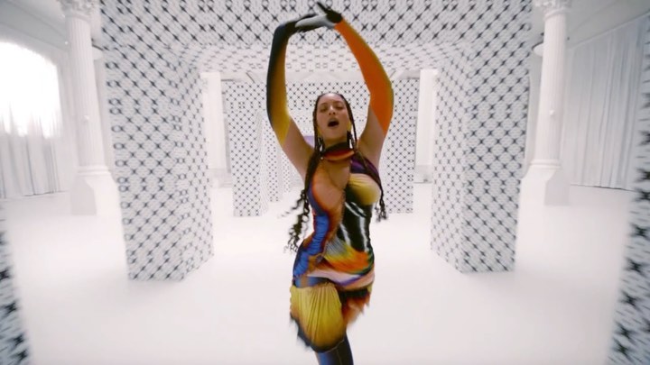 MUGLER - @beyonce and Blue Ivy wears custom mugler in the music video “MY POWER” for Black Is King movie. 
-
-
Stylist @zerinaakers and @rrrffb 
#mugler #BlackIsKing