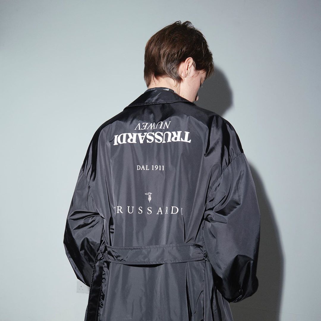 Trussardi - Archive+Now: A contemporary take on Trussardi's iconography. 

Spring/Summer 2021: ‘NUWEV’ by Fiona Sinha and Aleksandar Stanic
Photography by Chris Rhodes
Film by Kaj Jefferies
Styling by...