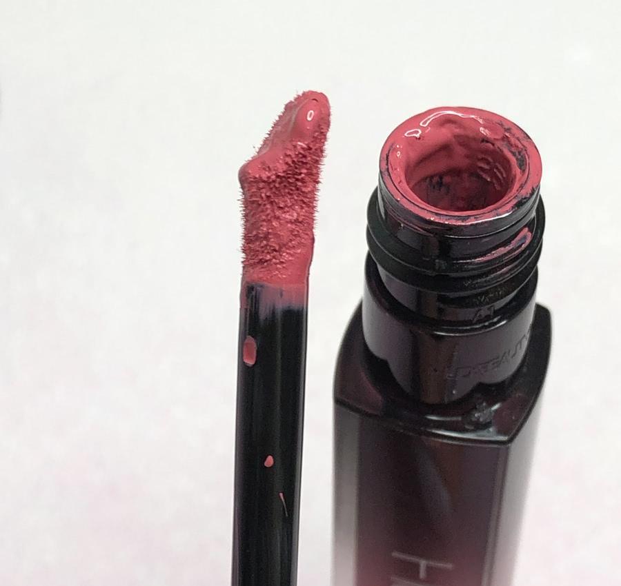 Дайте две: Demi Matte Cream Lipstick от Huda Beauty