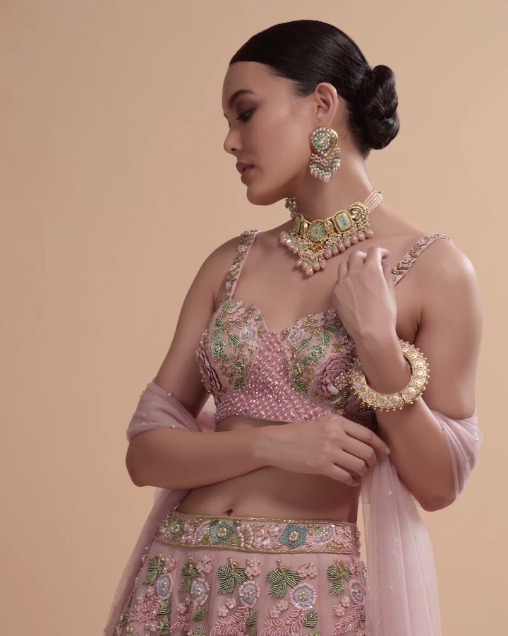 KALKI Fashion - #kalkixkesa🧚🏻
1 Bustier= 2 Different Looks.
.
#TaleoftheIcyPinks🌸 :
If you are as obsessed with this shade of pink as we are then you'll love this collection. This video has everything...