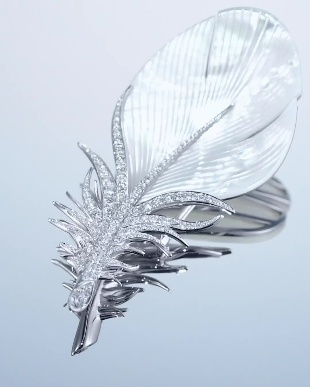 Boucheron - "Both dandelions and feathers represent lightness and purity, key inspiration of this collection"⁣
Claire Choisne - Creative Director⁣
#HighJewelry #BoucheronContemplation