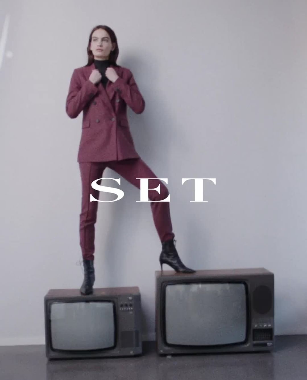 SET by Maya Junger - The power suit to empower.⁠
⁠
#SETfashion #pinkwave #blazer