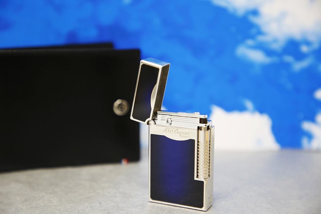 S.T. Dupont Official - Le grand S.T. Dupont Lighter

Tradition meets Innovation. Be Powerful. Be Exceptional.

S.T. Dupont’s most powerful lighter ever—and its most innovative. But it never forgets it...