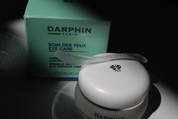 Крем eye contour. Darphin Wrinkle Corrective Eye Contour. Darphin крем для контура глаз. Крем для вне вокруг глза дарфин. Darphin разглаживающий крем для контура глаз штрихкод.