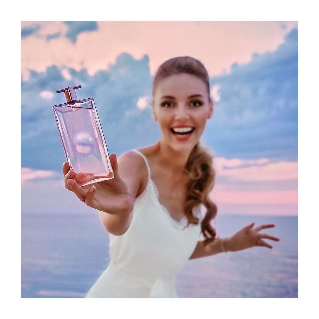 Lancôme Official - The next big adventure is just beyond the horizon! Thank you @yanacocoart for embodying the true essence of Idôle.
#Lancome #Idole #IdoleByLancome #ICanWeWill