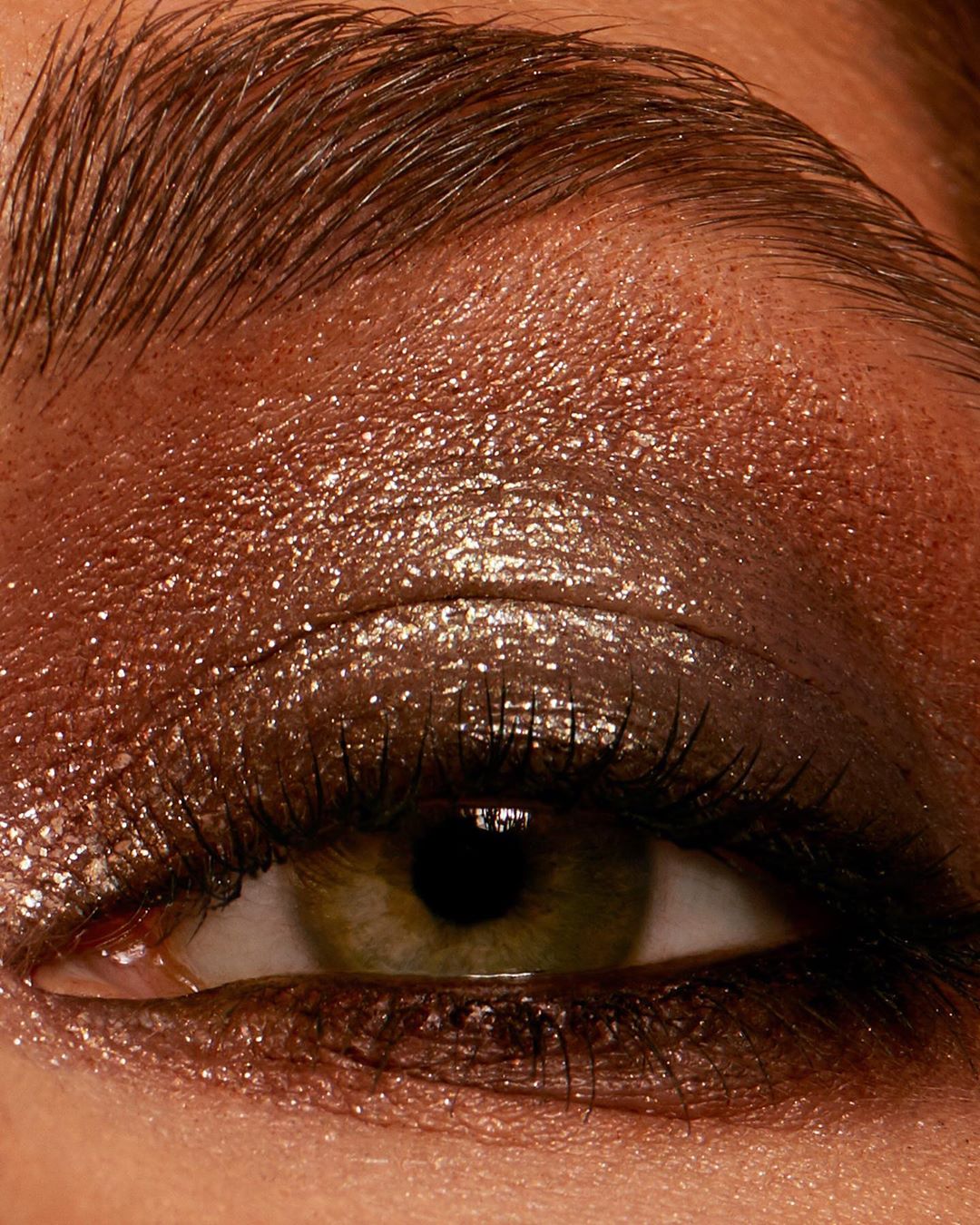NARS Cosmetics - Rich, metallic pigment glides on lids with foil-like shine. Longwearing formula sets in place. ✨ Shop Powerchrome Loose Eye Pigment - Stricken, a shimmering bronze.