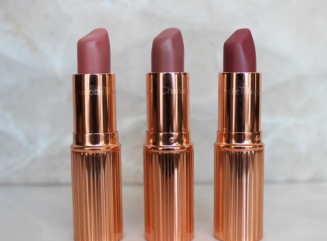 Помада charlotte tilbury pillow. Помада Charlotte Tilbury very Victoria. Charlotte Tilbury помада. Charlotte Tilbury помада Matte Revolution Pillow talk.