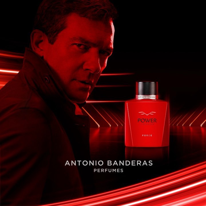 Antonio Banderas - Este domingo no olvidéis felicitar a quien nos aporta más cariño y fuerza. Que paséis un feliz día del padre.
_____
#AntonioBanderasPerfumes #PoweForce
