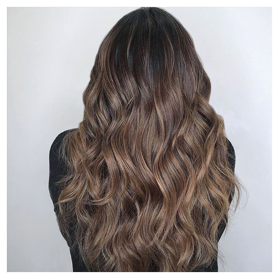L'Oréal Professionnel Paris - Hair by @by_luismiguelmori 🇵🇪
.
🇺🇸/🇬🇧 Now Brunettes can highlight the French way too!
Follow the 2-step blended Balayage service for a neutralized and glossy finish à la...