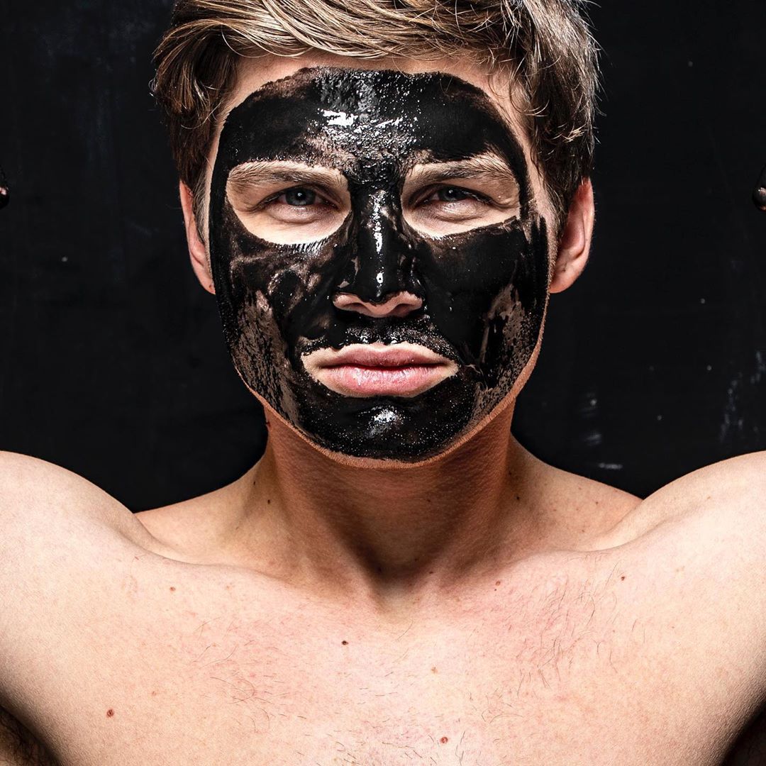 7th Heaven Beauty - Ultra cleanse pores, remove grime and say goodbye to blackheads this #MaskMonday! ❌⠀
⠀
Our Men's Extra Strong Blackhead Peel-Off helps tackle stubborn blackheads. Formulated to hel...