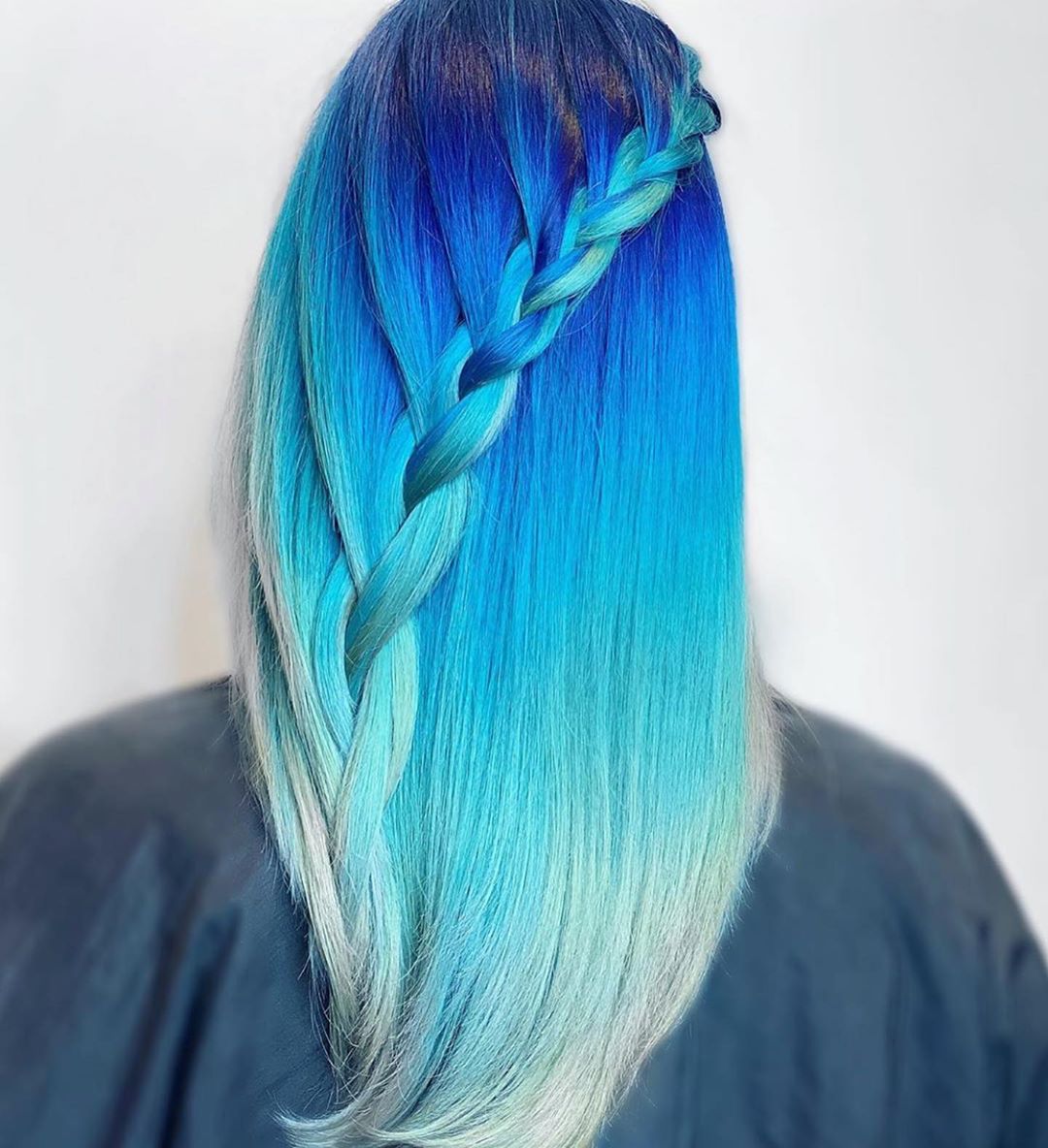 Sexy Hair® - Once in a blue moon 💙🌚 SexyHair Visionary Team Member @tiffanymhair styled this Avant-Guard Heat Protectant & Finishing Spray, Healthy Surfrider Dry Texture Spray and Vibrant Shampoo and...