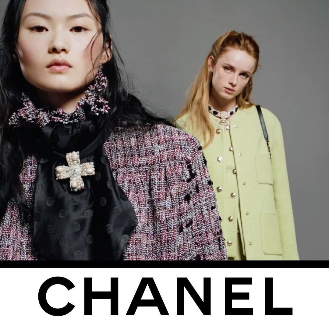 CHANEL - The CHANEL suit is revisited with pure lines drawing a sleek silhouette in the Fall-Winter 2020/21 Ready-to-Wear collection, now in boutiques.

Video by Guillaume Delaperriere.

#CHANELFallWi...