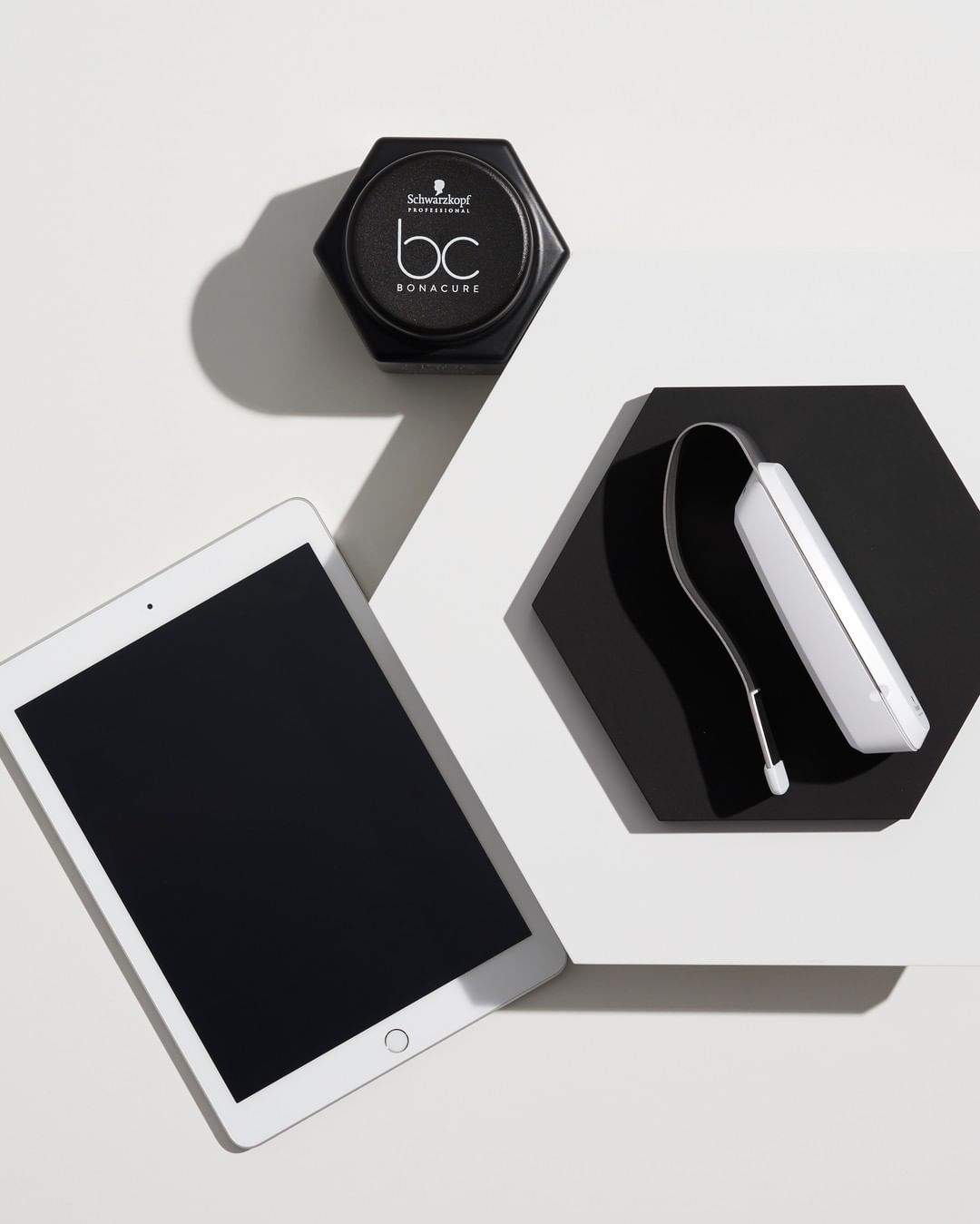 Schwarzkopf Professional - Combined with a hairdresser’s expertise, the #SalonLab #SmartAnalyzer and App work together to provide a personal hair diagnosis for every client's individual hair needs!
#B...