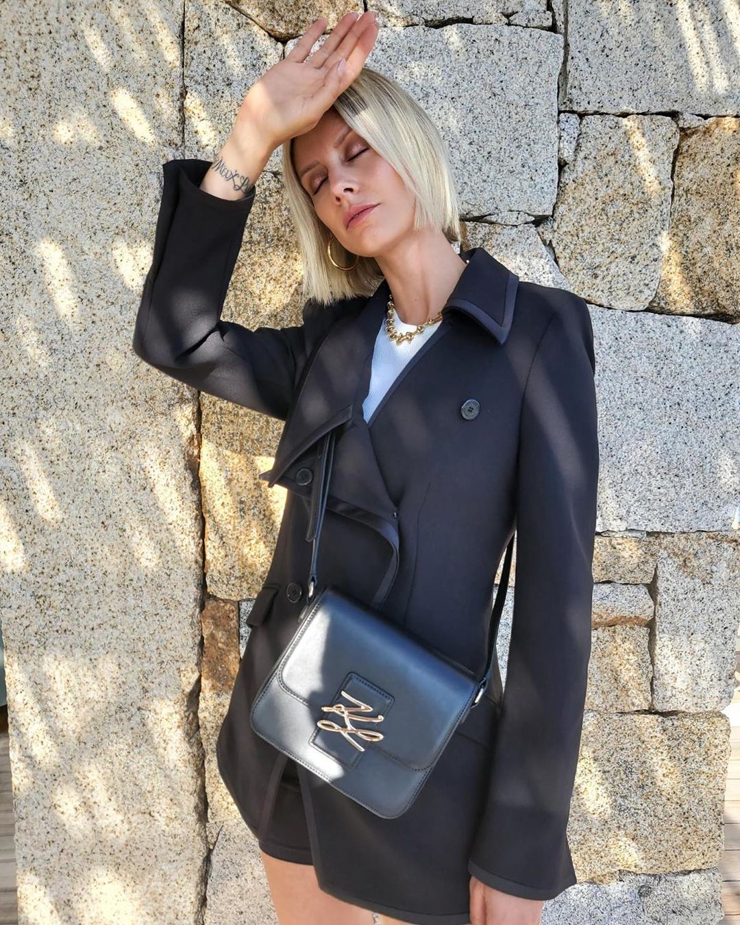 KARL LAGERFELD - Soaking up the summer sun with @lisahahnbueck, who’s wearing the new K/Autograph bag. Tap to shop! #KARLLAGERFELD #BAG