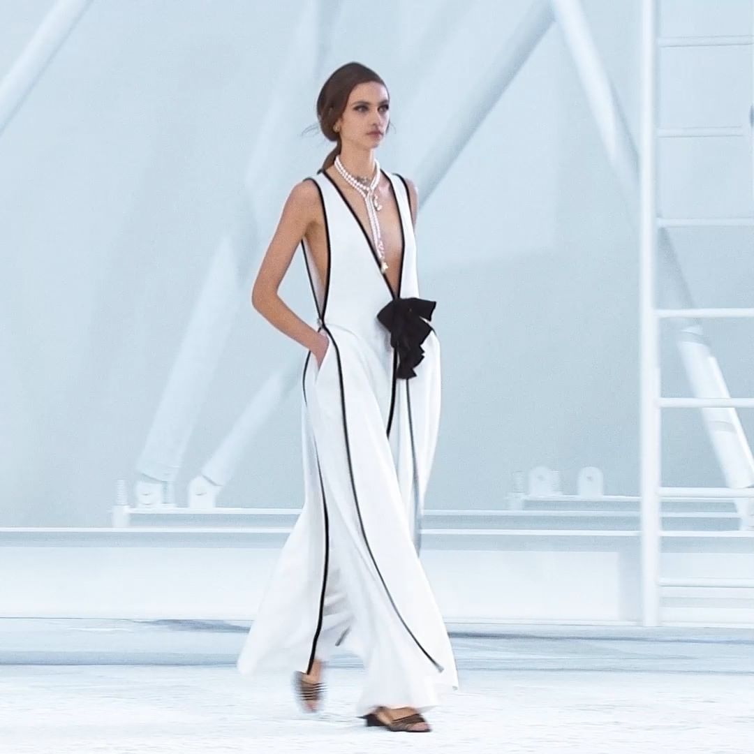 CHANEL - See the latest CHANEL Spring-Summer 2021 Ready-to-Wear collection, imagined by Virginie Viard and presented on October 6th at the Grand Palais in Paris.

See all the looks on chanel.com

#CHA...