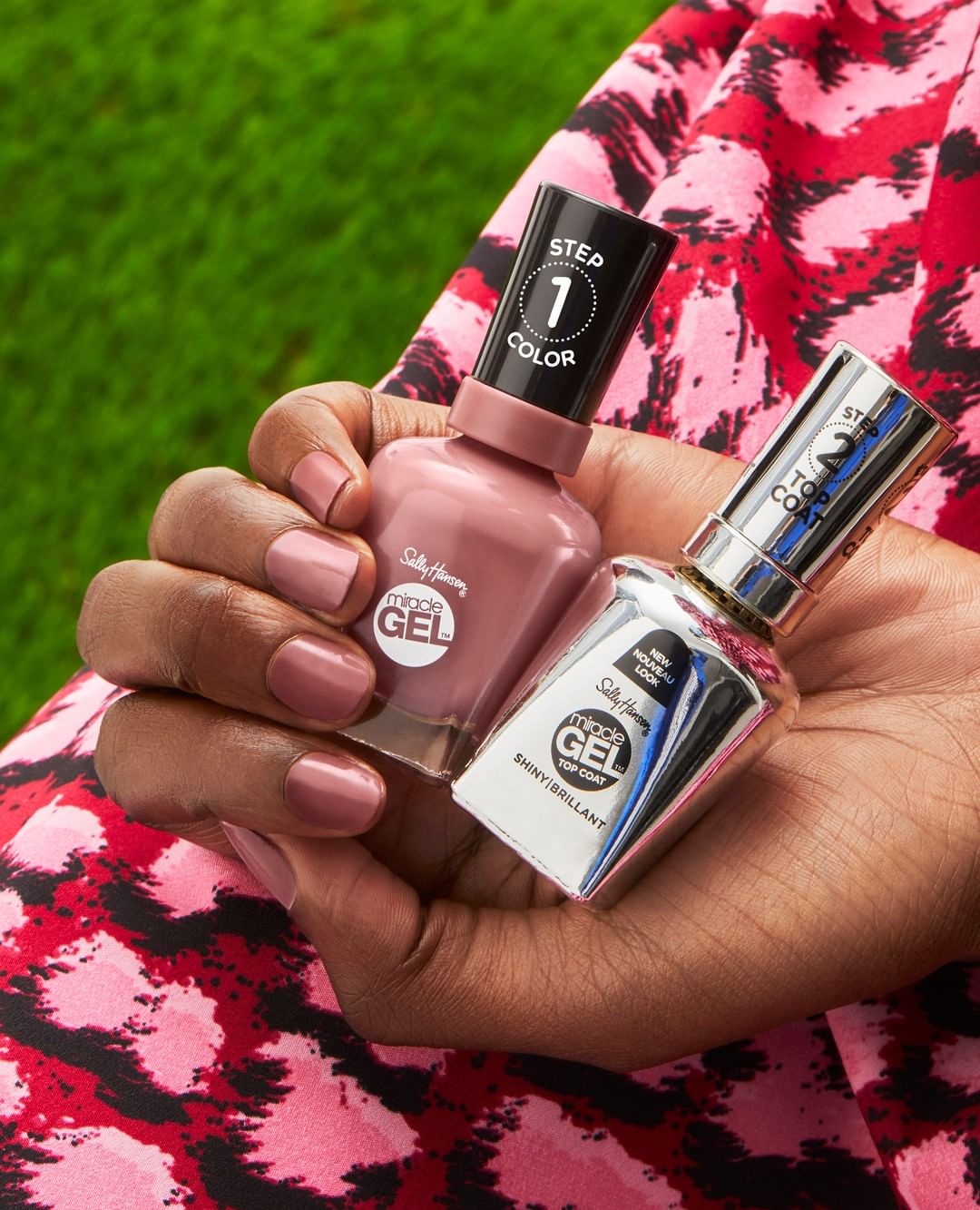Sally Hansen - Learn how to rock a cozy crème in the summer with this oh so stunning shade: Rose & Shine 🧡