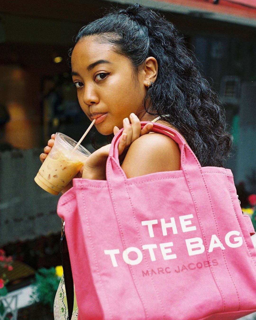 Marc Jacobs - Nene wears THE Small Traveler Tote.

Photographed by @MalaCiel

June 14, 2020 in Tokyo, Japan