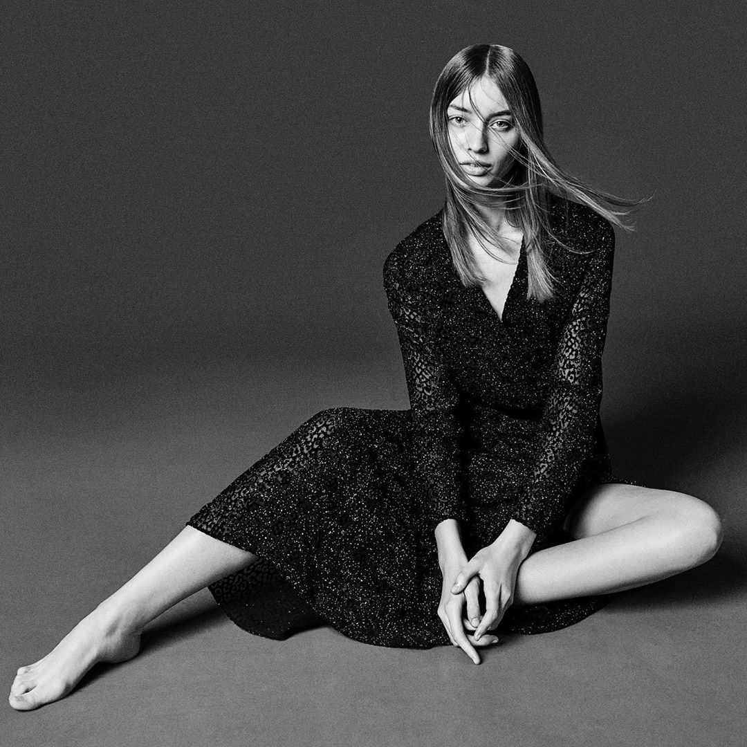 Max Mara - Easy to wear and hard to resist, the #MaxMara #FW20 season’s dresses has arrived. Explore the #MaxMaraFW20 collection and look fabulous like @giuliamaenza_.