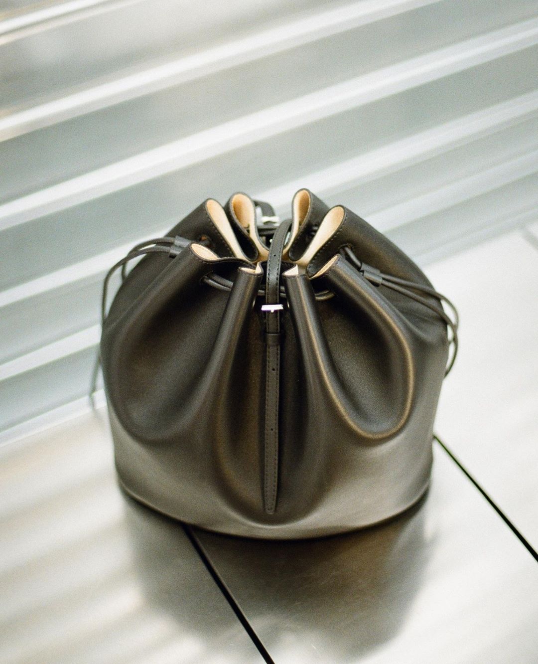 A N T O N I O L I . E U - @jilsander leather goods: discover our selection on ANTONIOLI.EU