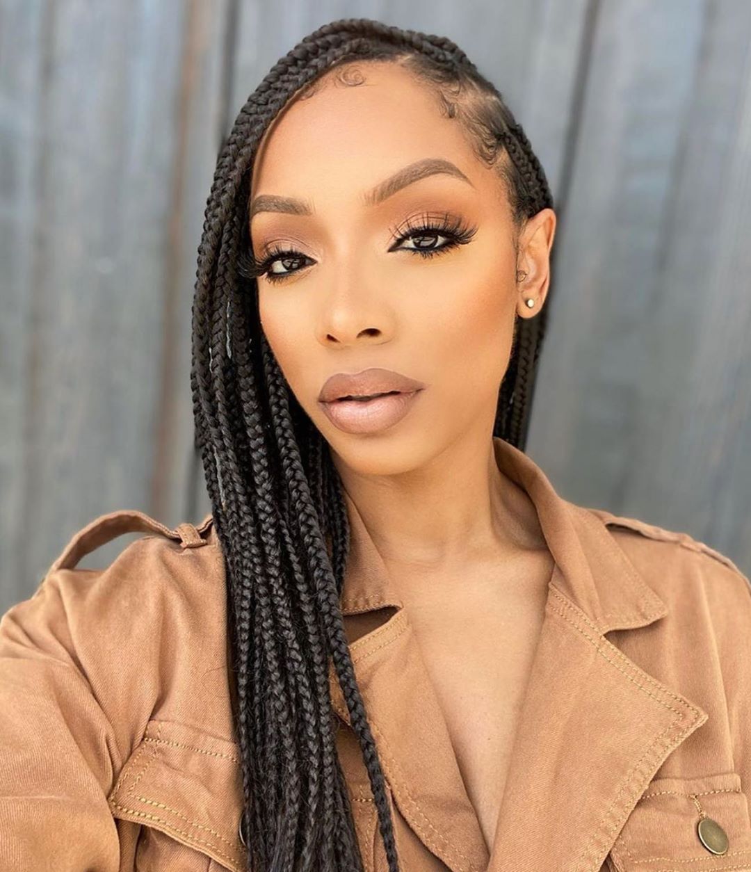 DOSE of COLORS - Fall Makeup via @colordujour 🍂
Lip combo: ‘Cork’ + ‘Catching Feelings’ liquid matte lipsticks + @kkwbeauty nude 3. Glow: #desixkaty highlighters in ‘Fuego’ + ‘Chasing the Sun’ ✨ Lashe...