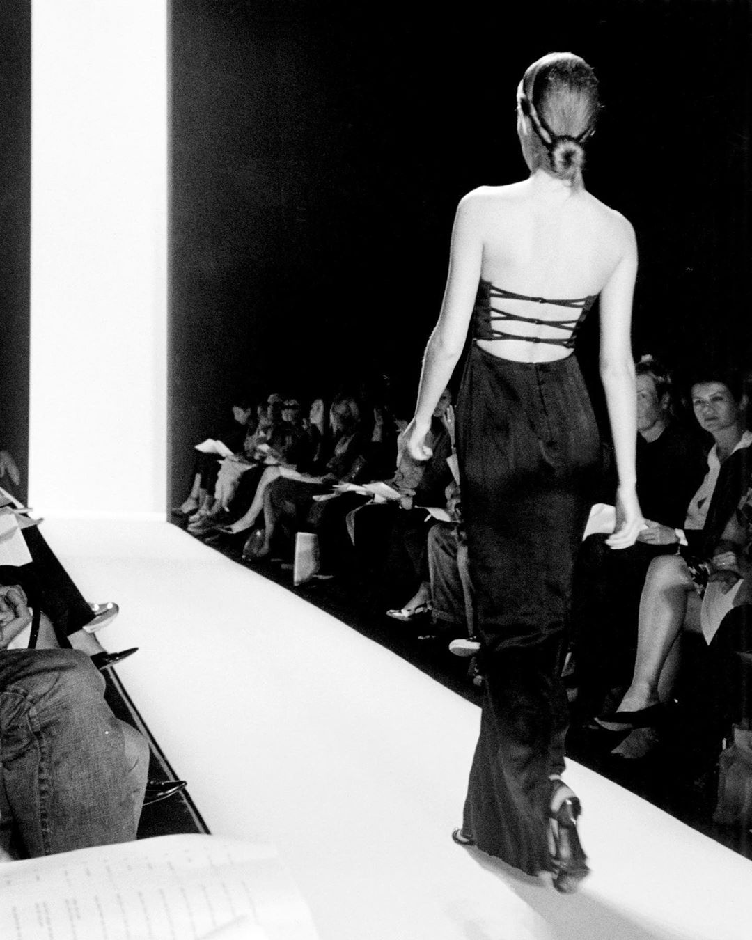 narciso rodriguez - Front row at the Spring 2004 show.
Photo by Sharon Socol.
#NARCISO #narcisorodriguez #bts