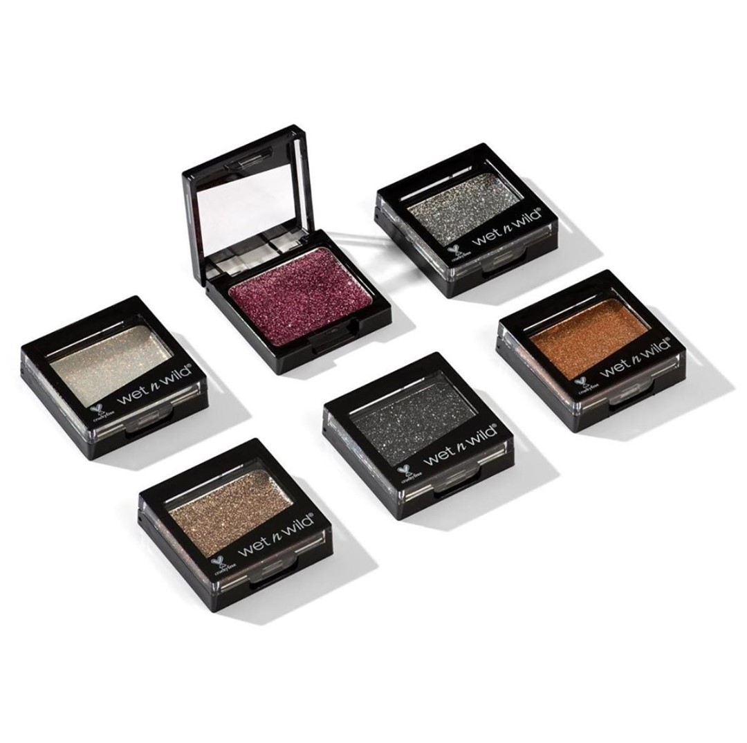 Xpressions Style - Make those striking eyes of yours pop with our improved Color Icon eyeshadow formula.  The satiny texture feels as good as it looks–sans fading or creasing–with better blendability...