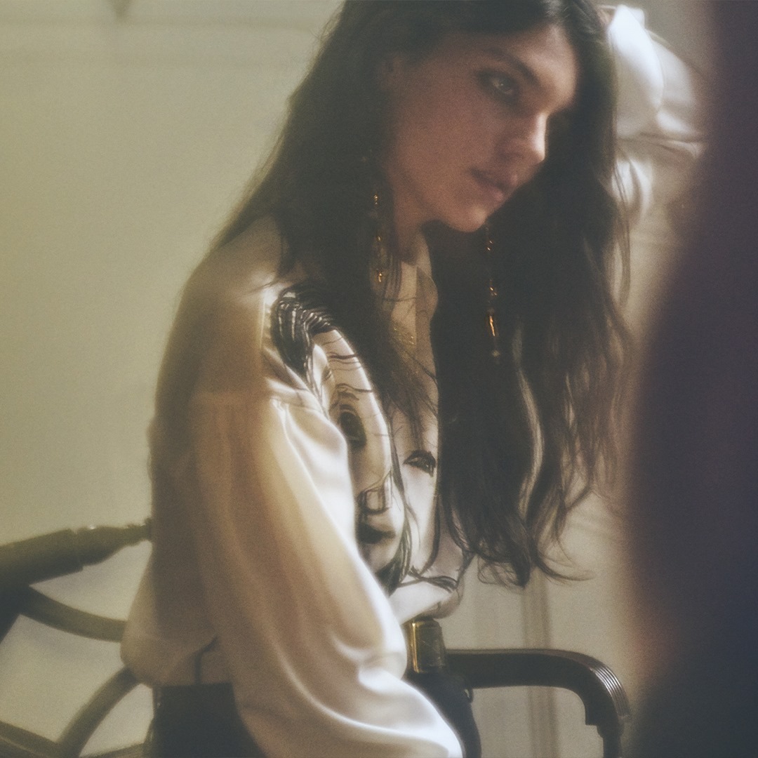 Chloé - Photographed by Douglas Irvine (@dougiesdiary), NRamsayLevi’s #CHLOEfw20 collection explores the secret complexities of women

Featuring Lola Nicon (@y0laa) in a piece printed with the artwor...