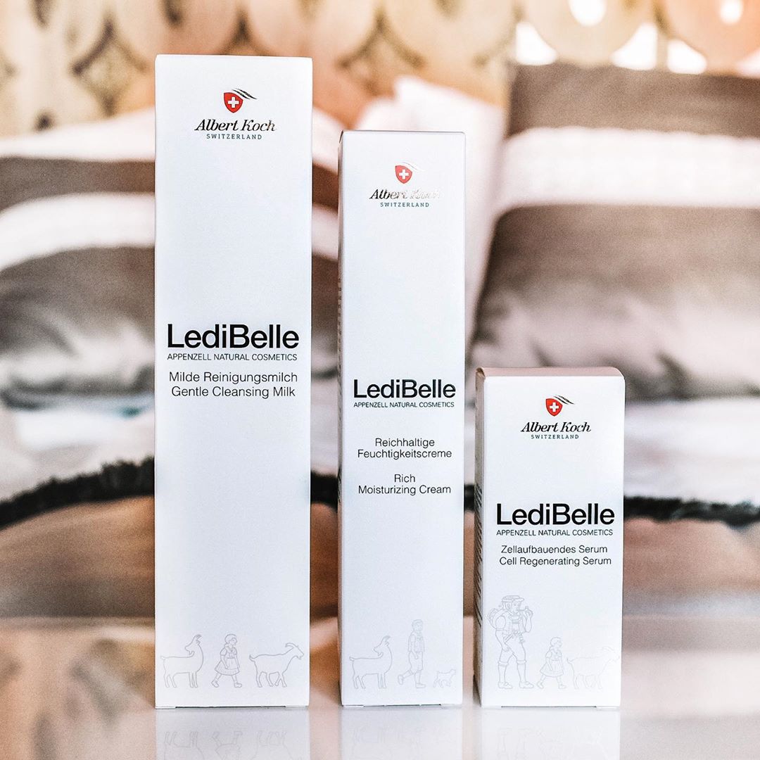 LediBelle - Christmas is all about being together with your loved ones. Like our inseparable skin care combi: Cleansing Milk, Rich Moisturizing Cream & Cell Regenerating Serum. Enjoy your holidays 🎄💝🎁...