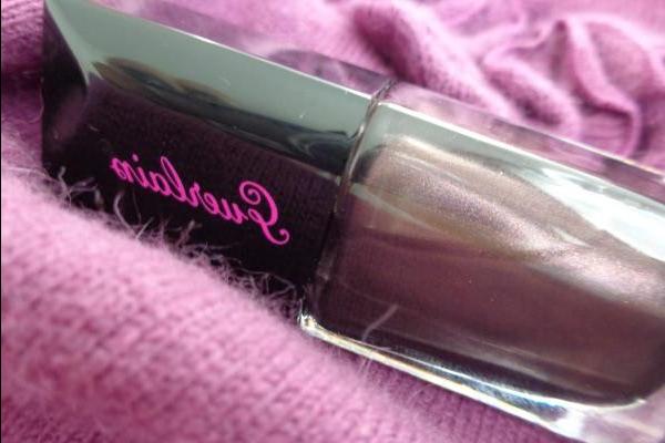 Mi trozo de la navidad. Esmalte de uñas de Guerlain Colour Laca Long-Lasting Colour&Shine 861 Sulfurous - reseña