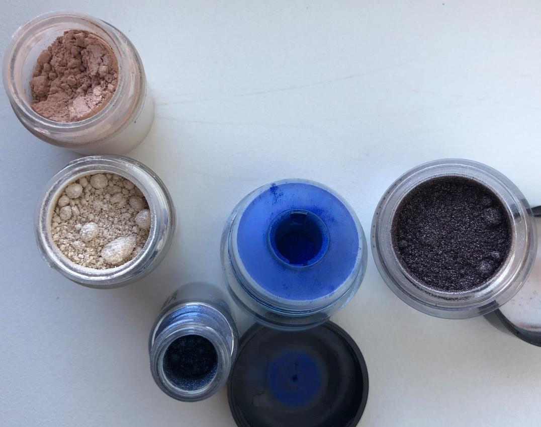 Как пользоваться пигментами. Рассыпчатые тени для век. Mac Naval Blue Pigment