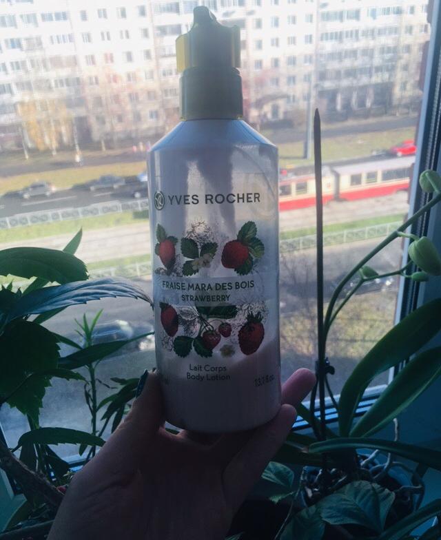 Лосьон для тела Ив Роше / Yves Rocher Fraise mare des bois strawberry