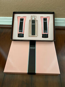  Tracy парфюмерии, раскрывая Ellen Tracy подарочный набор - 2.5 унций (примерно 70.87 г.) Eau De Parfum спрей + 3.4 унций (примерно 96.39 г.) Bod
